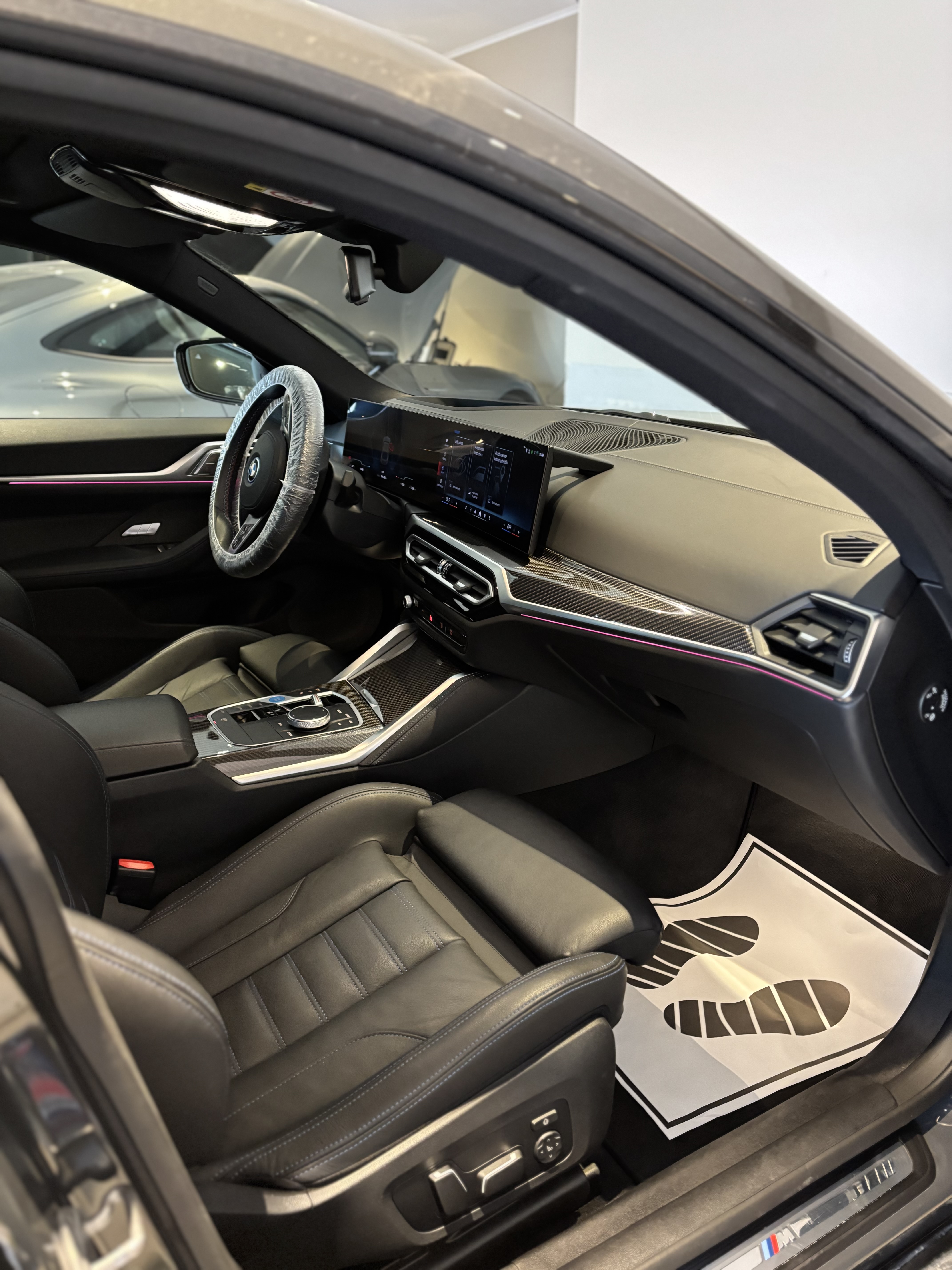 Röd Porsche GT4 RS i skum under komplett rekond