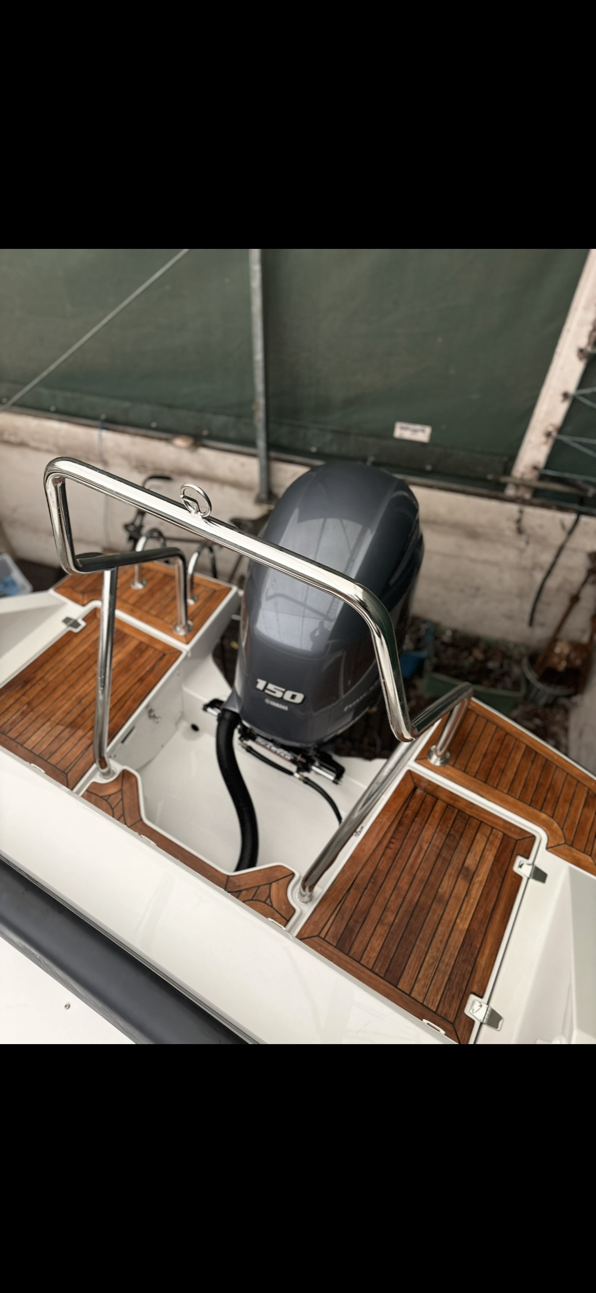 Finnmaster cockpit och teakdäck efter rekond